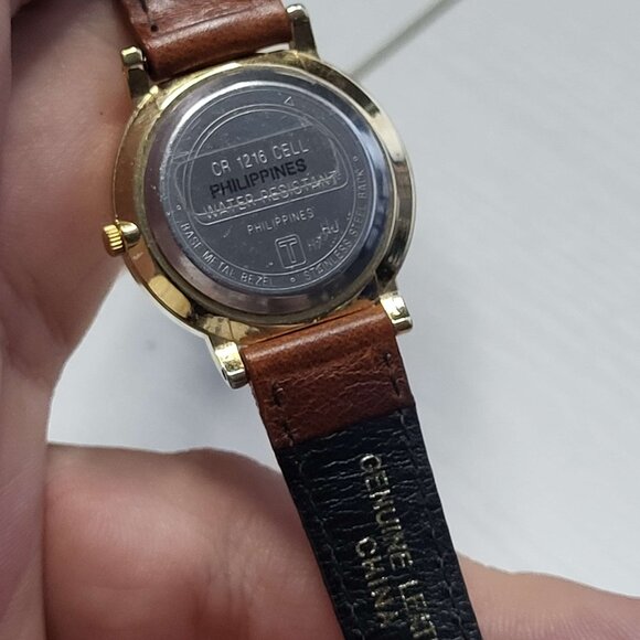 Timex Watch Genuine Leather strap - For Parts & Repair - Picture 2 of 2